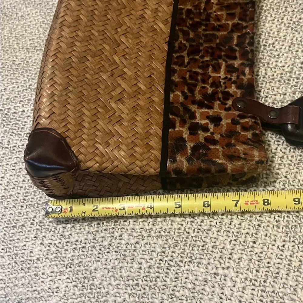 Woven Womens Brown Tan Straw Rattan Leopard Animal Print Wood Handle Handbag